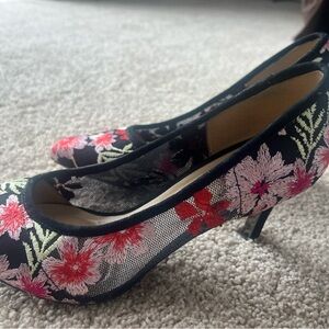 Naturalizer Floral Embroidered Women's Heels